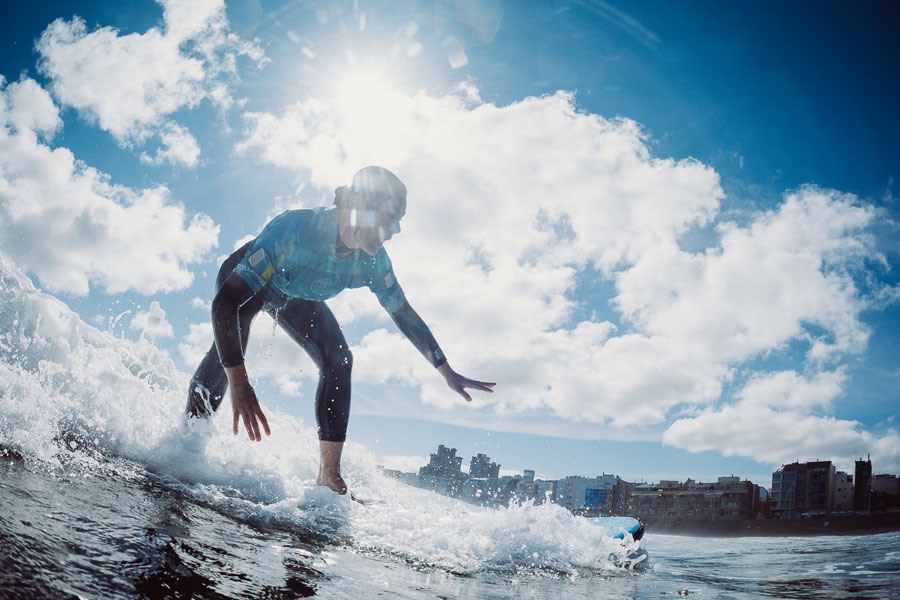 Aprender en escuelas de surfing: ¿qué beneficios tiene?