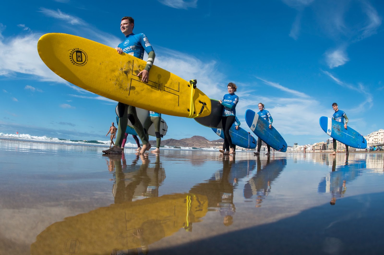 Alumnos de clases de surf